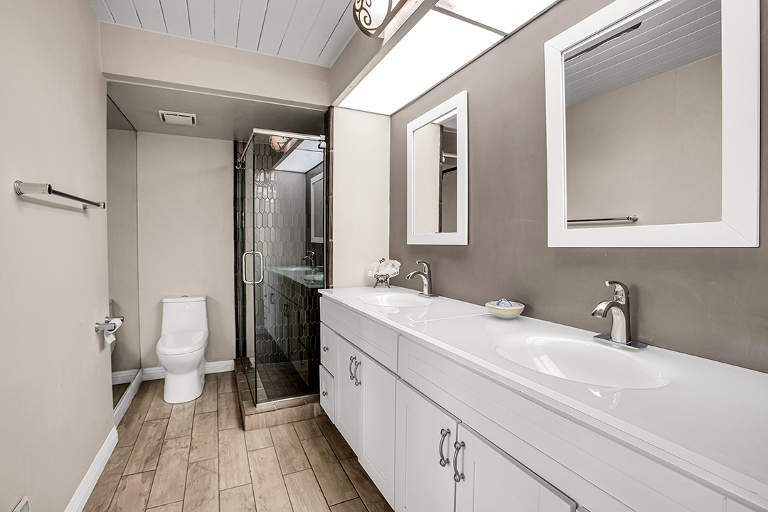 Interior design of 1111 E Palm Canyon Drive, 226 in Palm Springs California